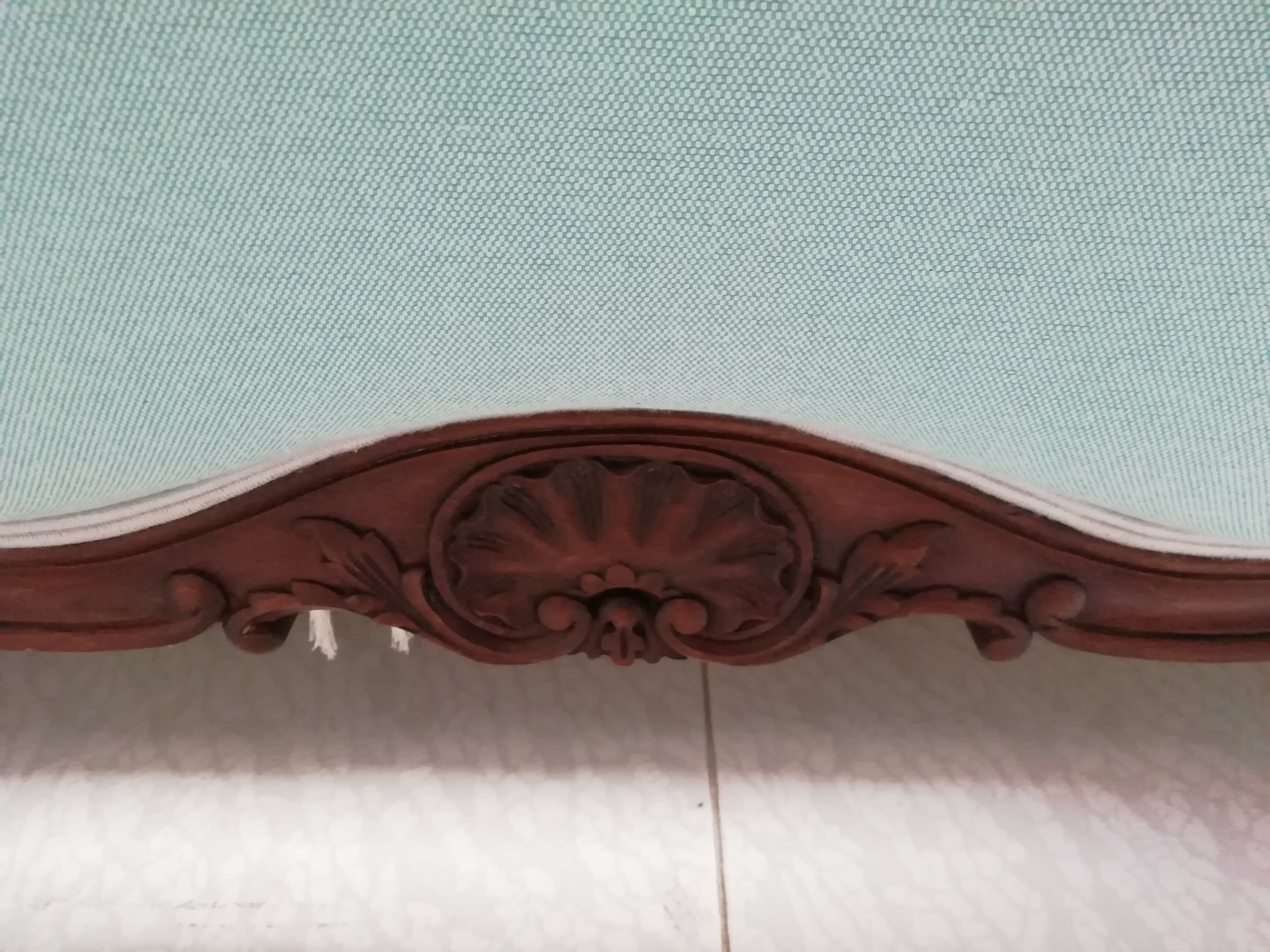 Antes y después de una antigua cama estilo Luis XV