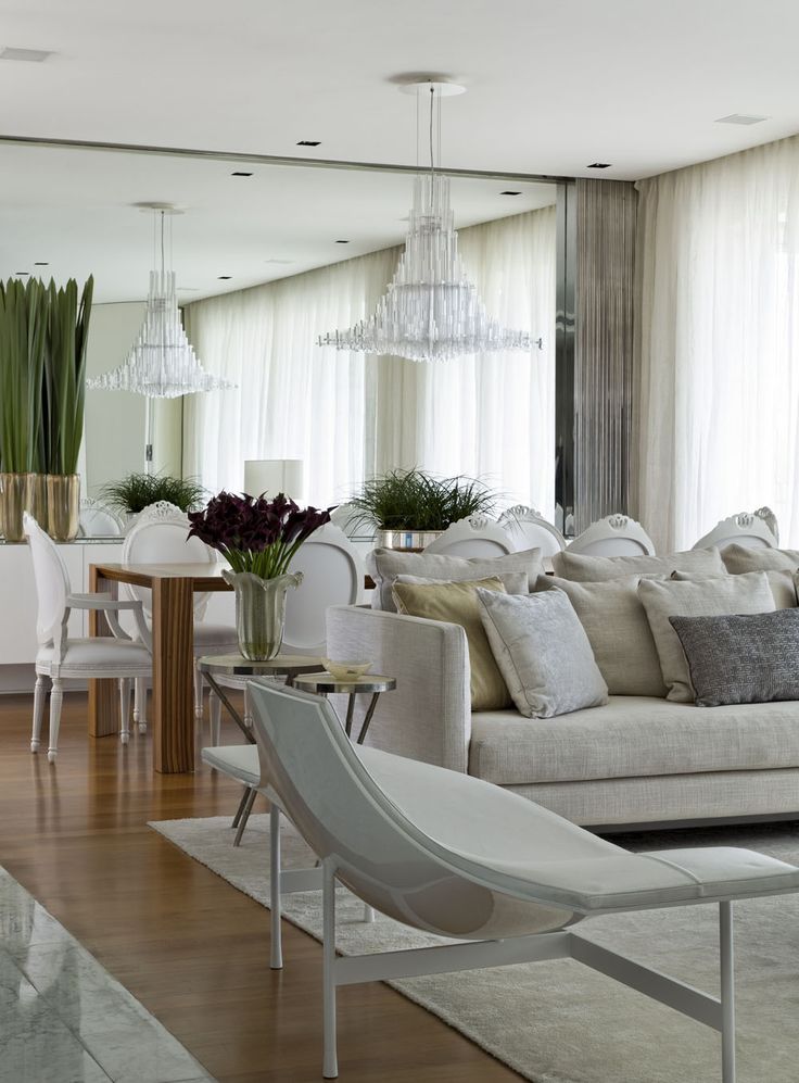 Antiguo sillón Luis XVI un clásico siempre actual en el comedor