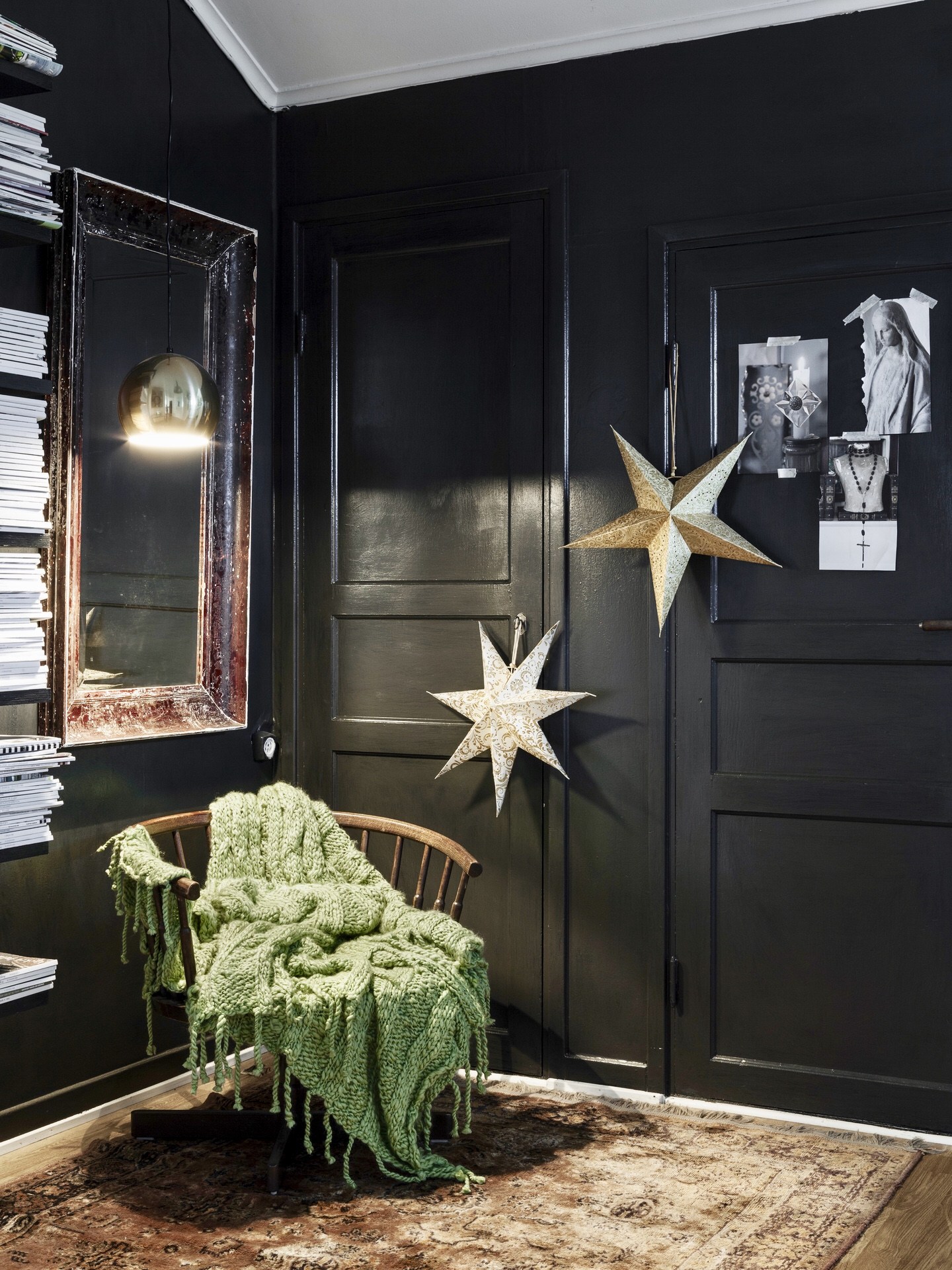 Blanca Navidad en una casa escandinava