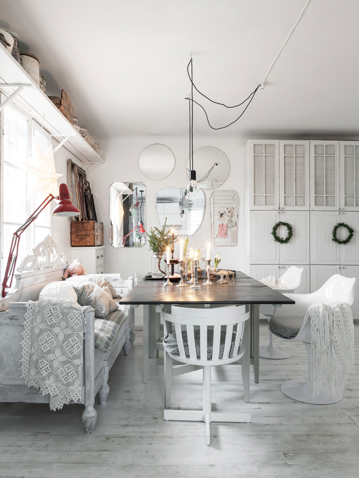 Blanca Navidad en una casa escandinava