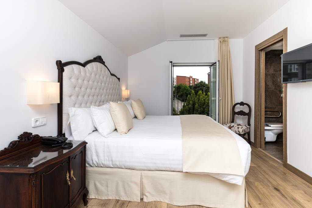 Nuestros muebles visten las habitaciones de un hotel  