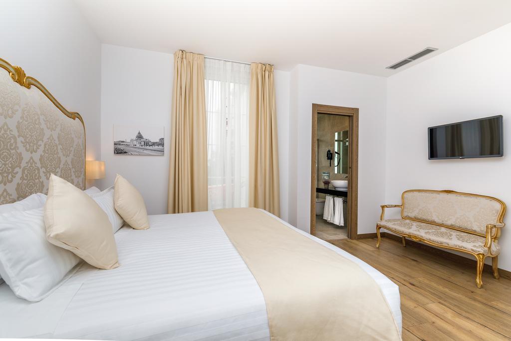 Nuestros muebles visten las habitaciones de un hotel