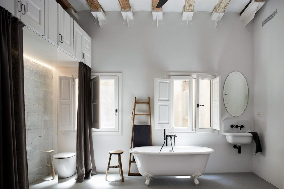 Un  piso de estilo atemporal y aire mediterráneo