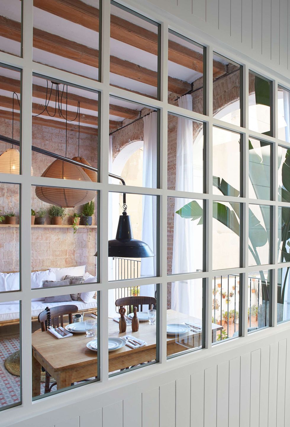 Un  piso de estilo atemporal y aire mediterráneo