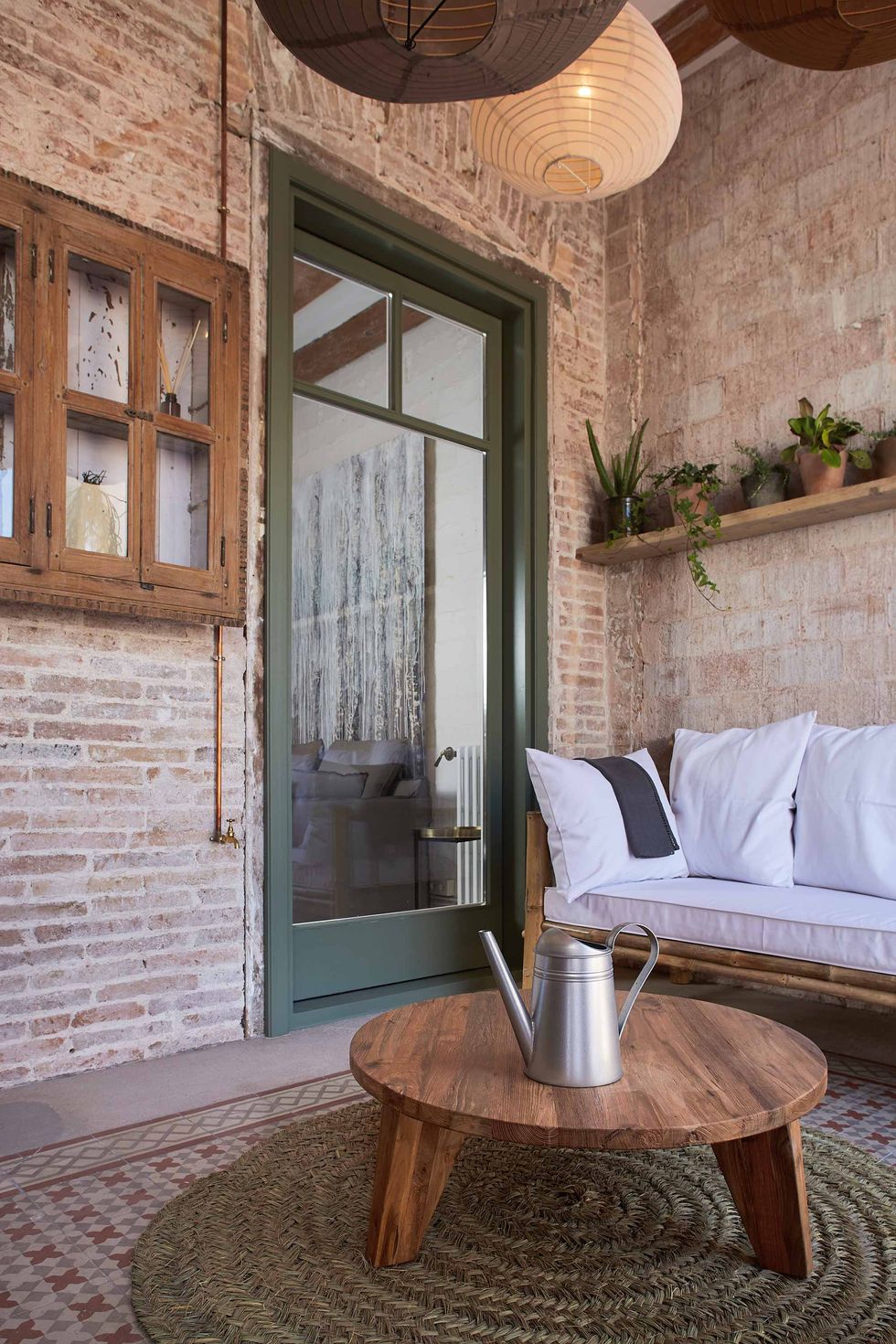 Un  piso de estilo atemporal y aire mediterráneo