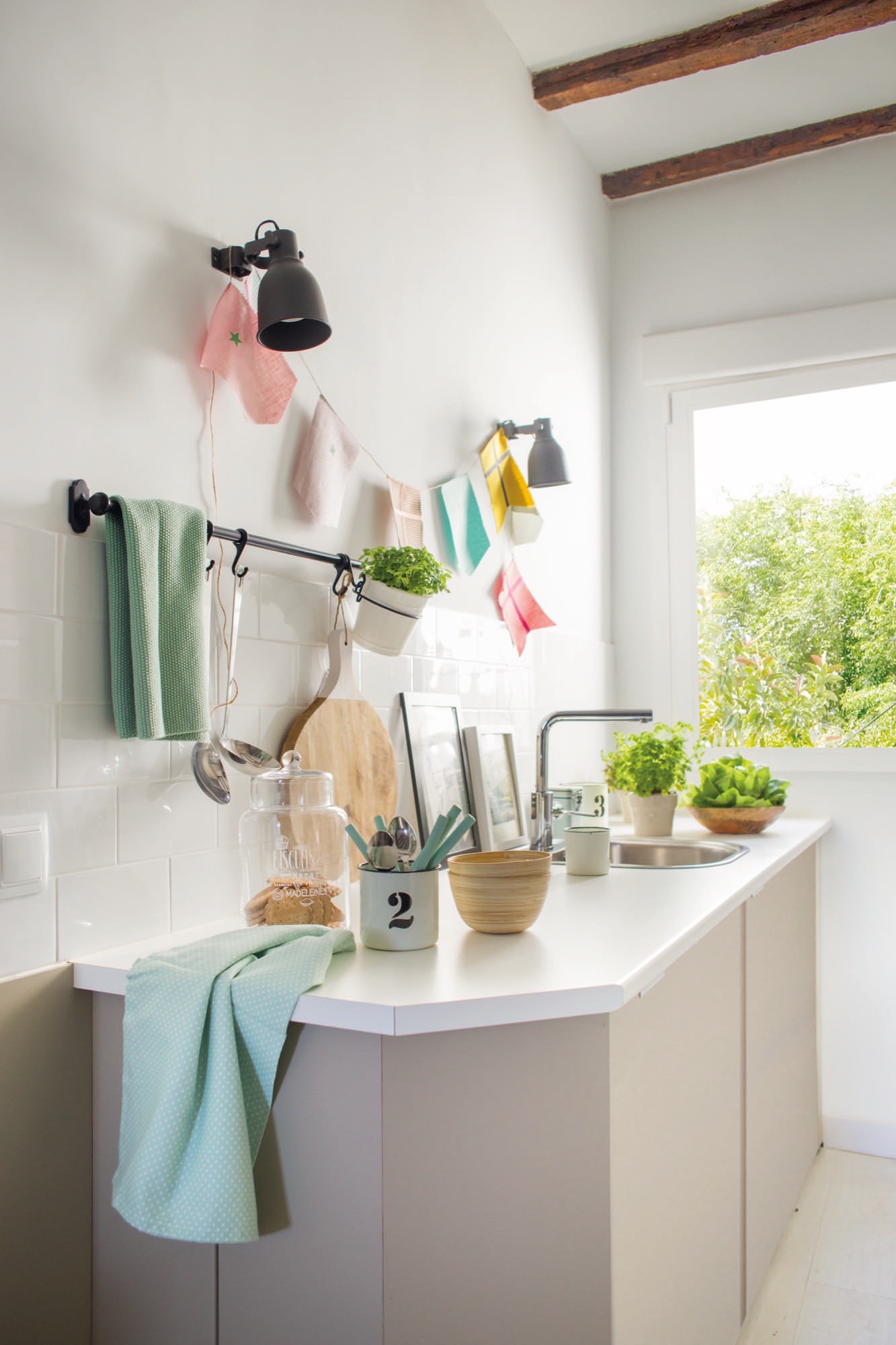 Un apartamento que combina el estilo rústico y nórdico 