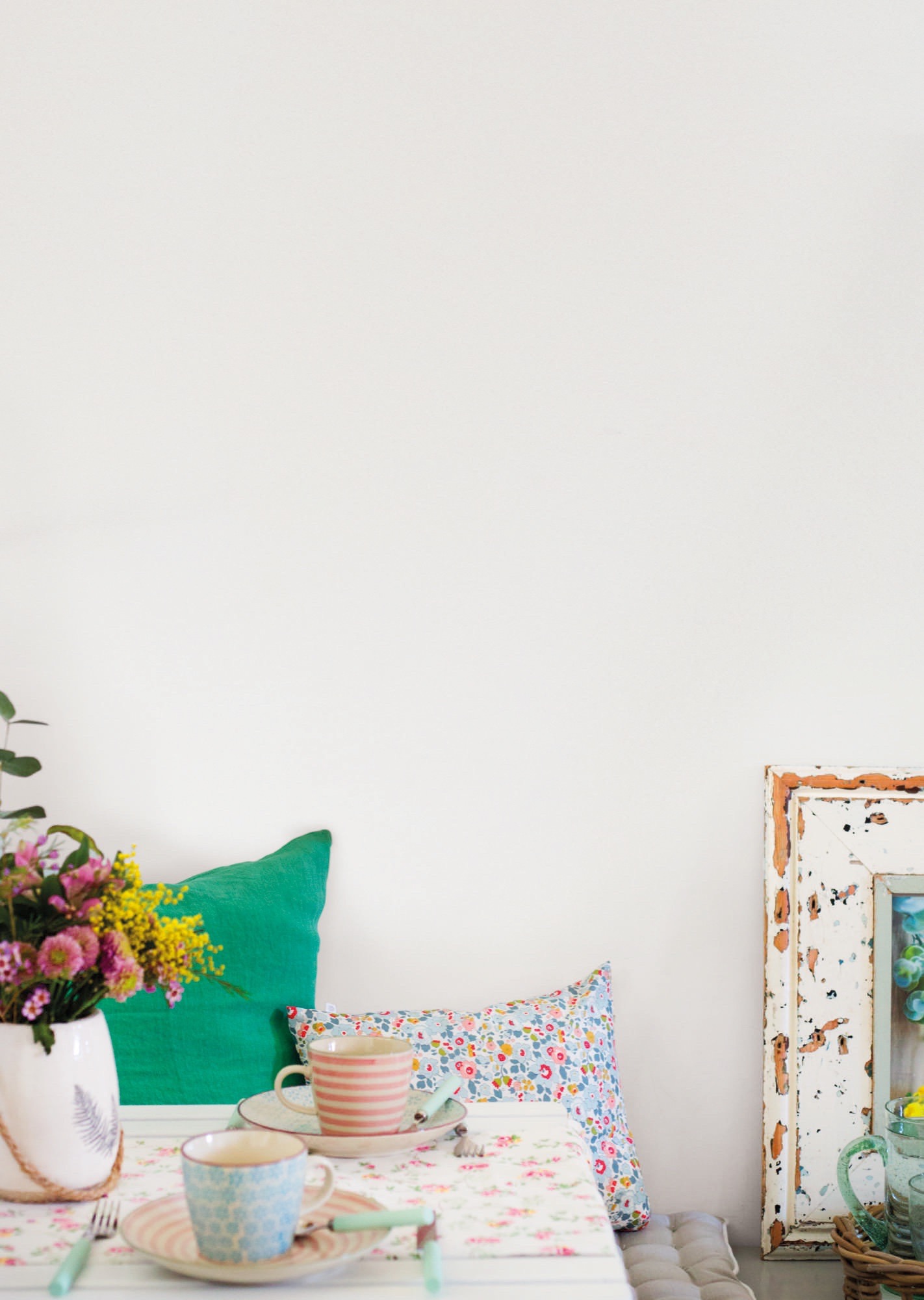 Un apartamento que combina el estilo rústico y nórdico 