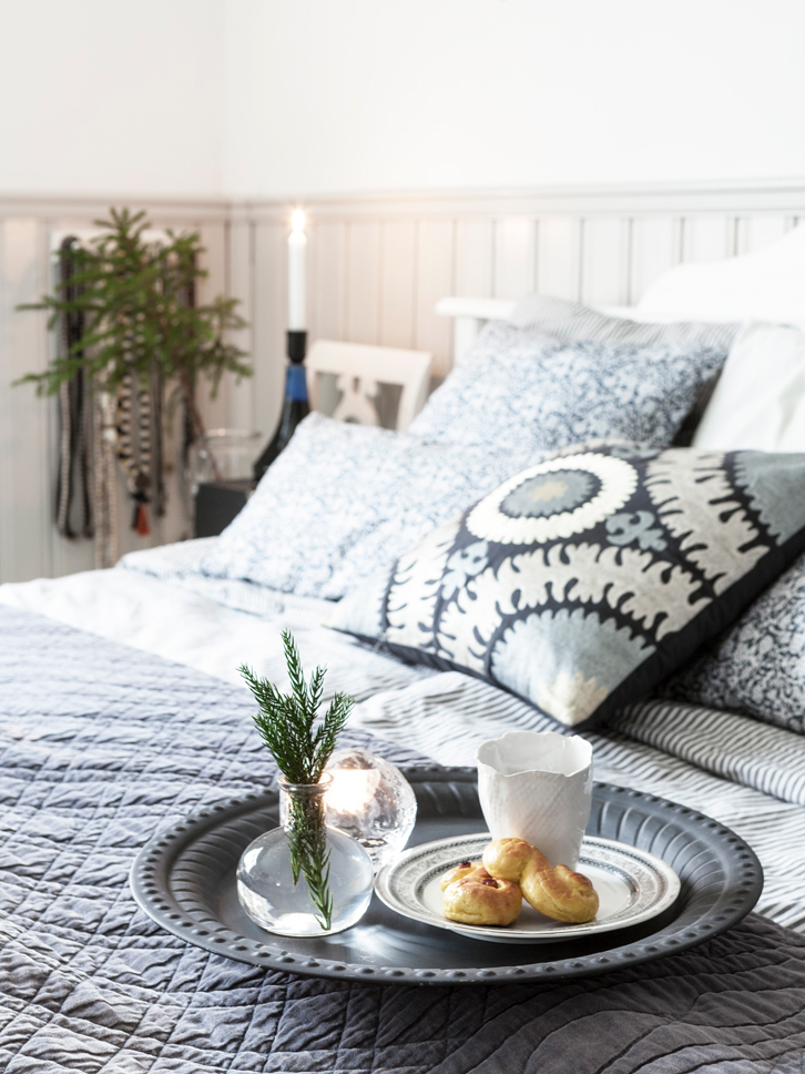 Un casa vestida para Navidad en blanco y verde