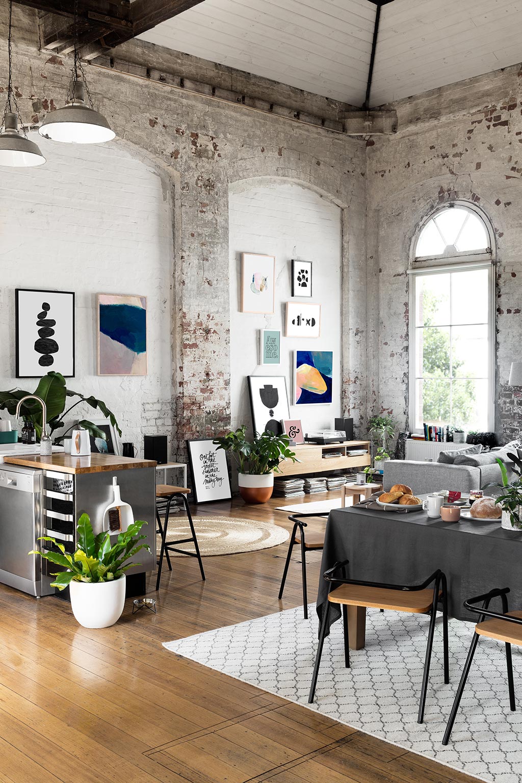 Un loft que conserva su esencia industrial