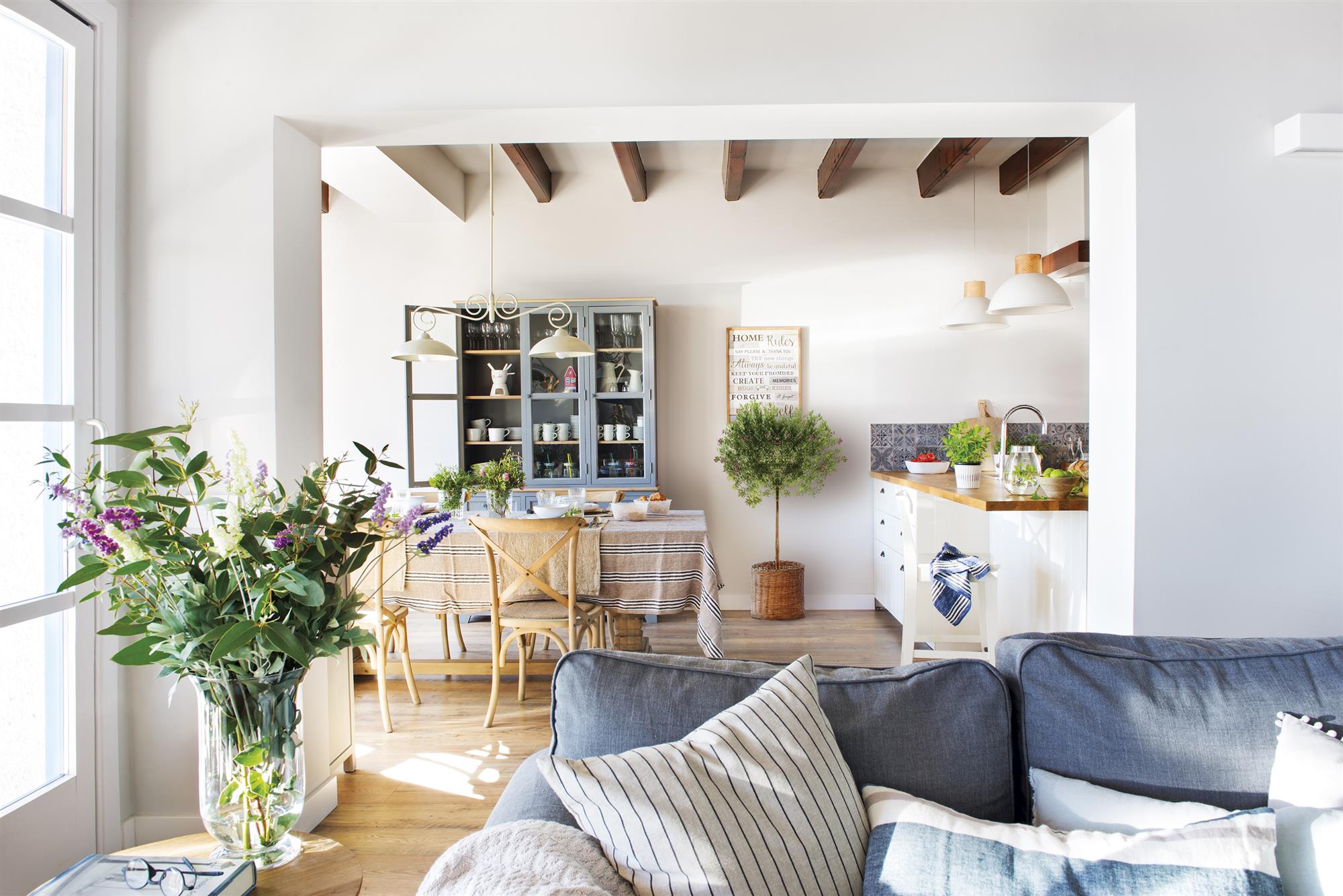 Una casa en el compo con vistas al mar