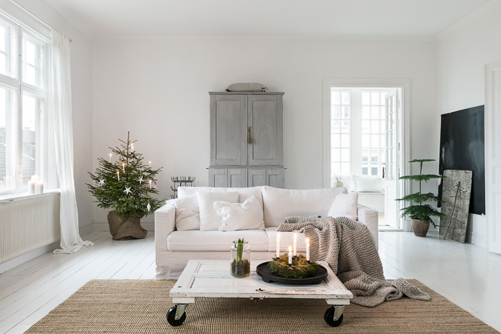 Una casa nórdica vestida para Navidad