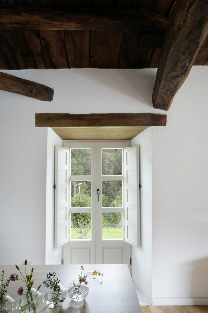 Una casa rural restaurada con un entorno único