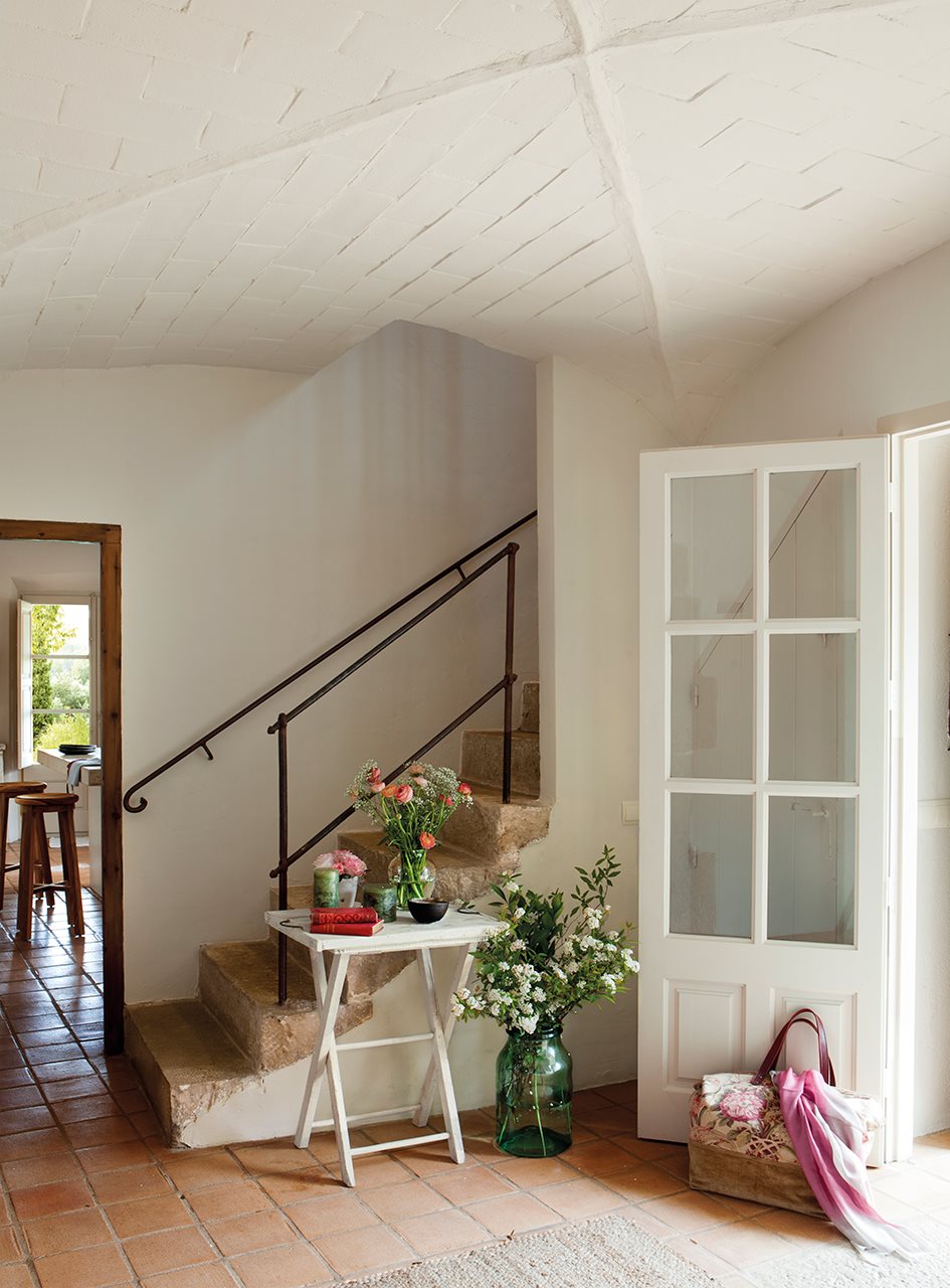 Una masía renovada de estilo rústico actual