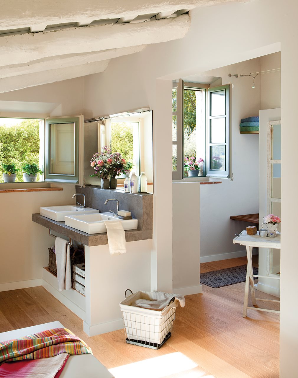 Una masía renovada de estilo rústico actual