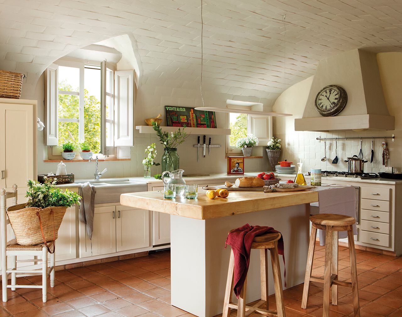 Una masía renovada de estilo rústico actual