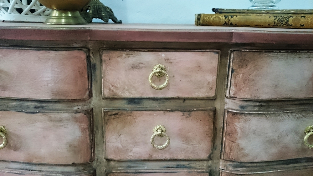 Cómo recuperar de forma original una antigua cómoda estilo inglés