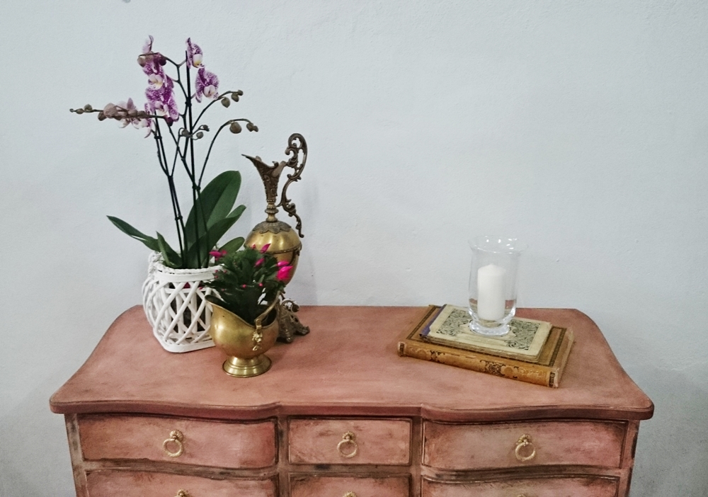 Cómo recuperar de forma original una antigua cómoda estilo inglés