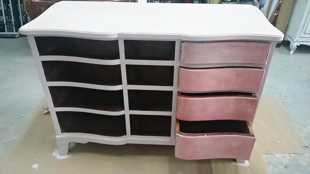 Cómo recuperar de forma original una antigua cómoda estilo inglés