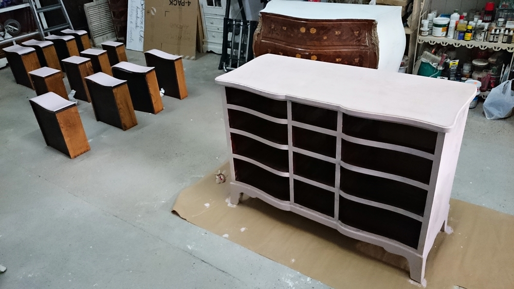 Cómo recuperar de forma original una antigua cómoda estilo inglés