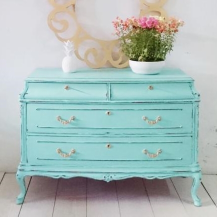 cómoda antigua estilo Luis XV actualizada con Chalk Paint