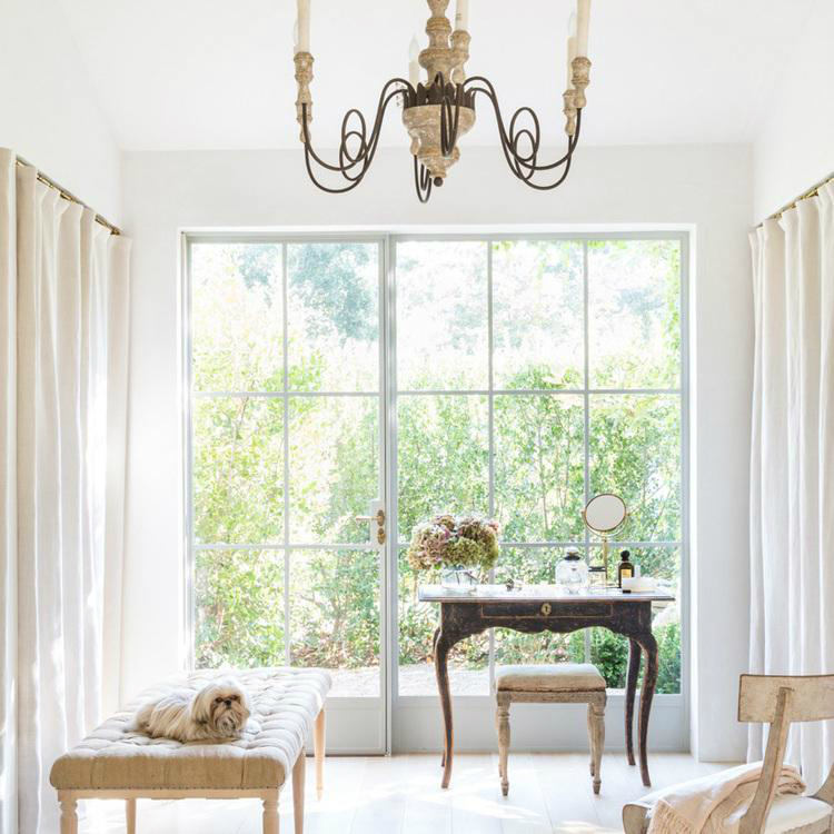 Casa de estilo mediterráneo con un aire chic