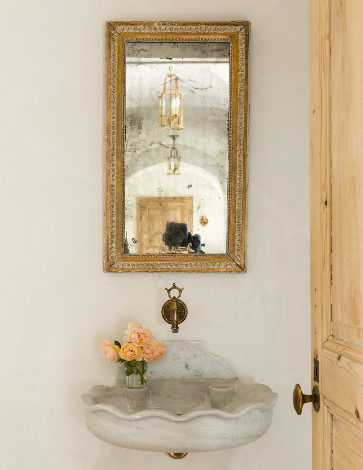 Casa de estilo mediterráneo con un aire chic