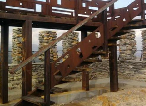 escalera de metal artesanal