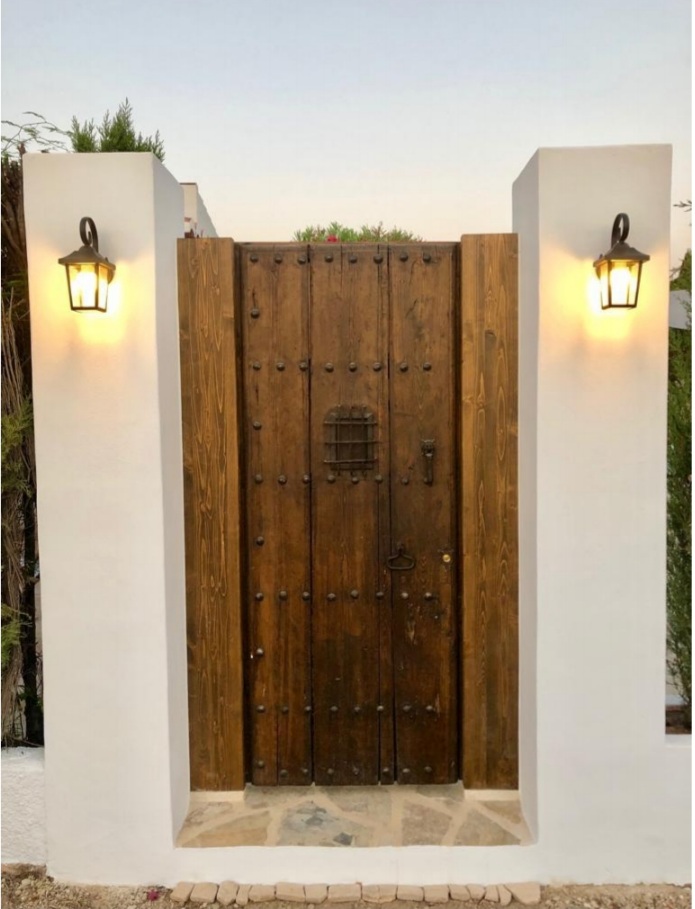 puerta antigua restaurada para reforma chalet