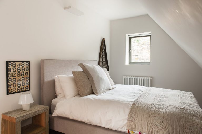 una antigua estación de ambulancias convertida en una casa familiar