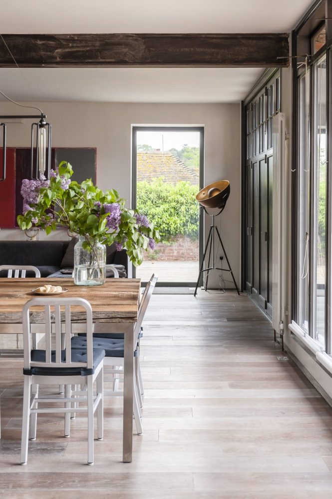 una antigua estación de ambulancias convertida en una casa familiar