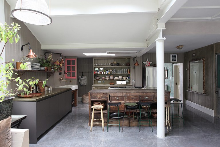 Una bucólica casa inglesa estilo vintage y toque chic 