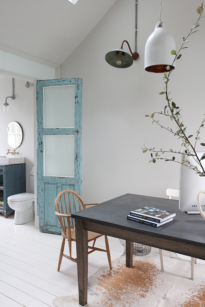 Una bucólica casa inglesa estilo vintage y toque chic 