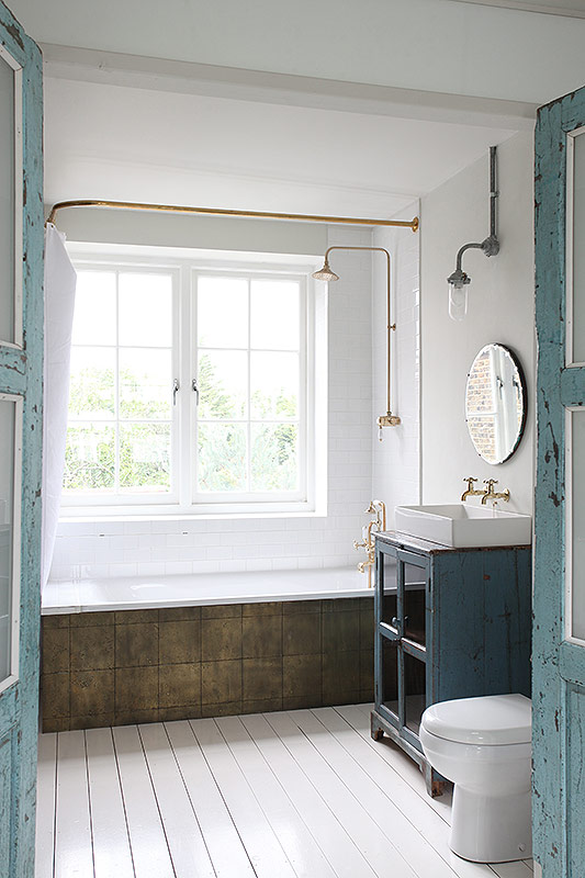 Una bucólica casa inglesa estilo vintage y toque chic 