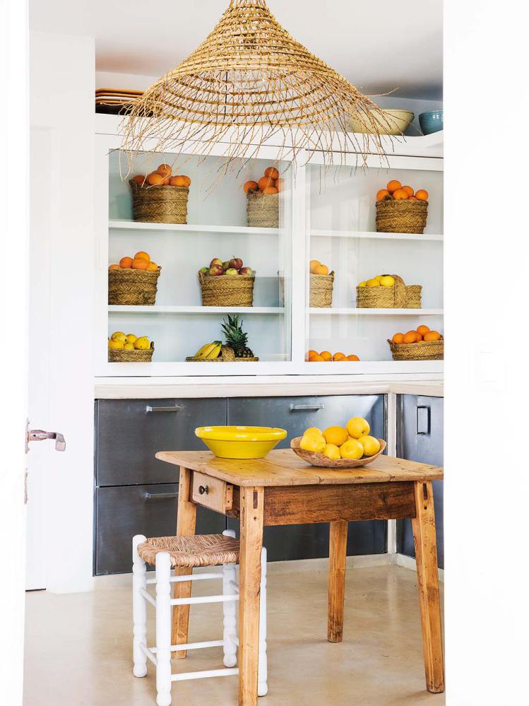 una casa en Ibiza con un estilo muy natural