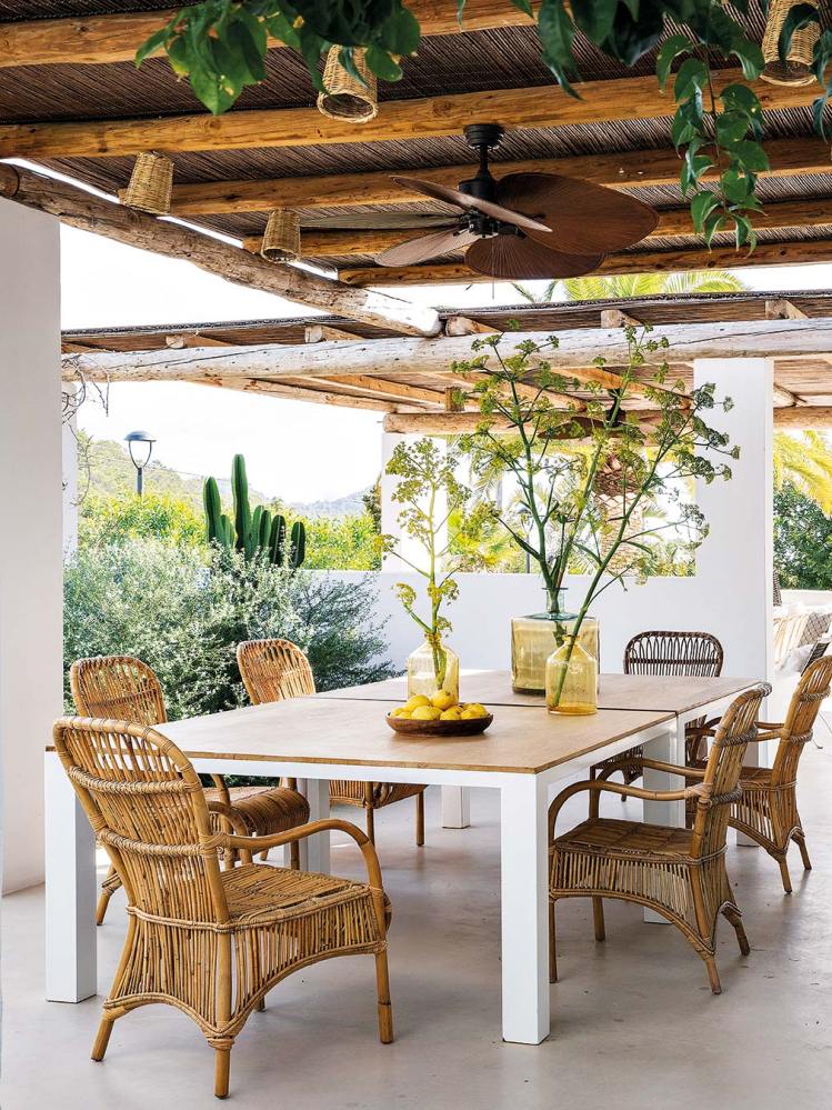 una casa en Ibiza con un estilo muy natural
