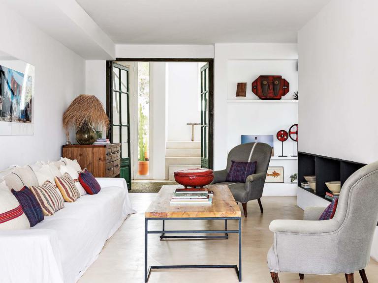 una casa en Ibiza con un estilo muy natural