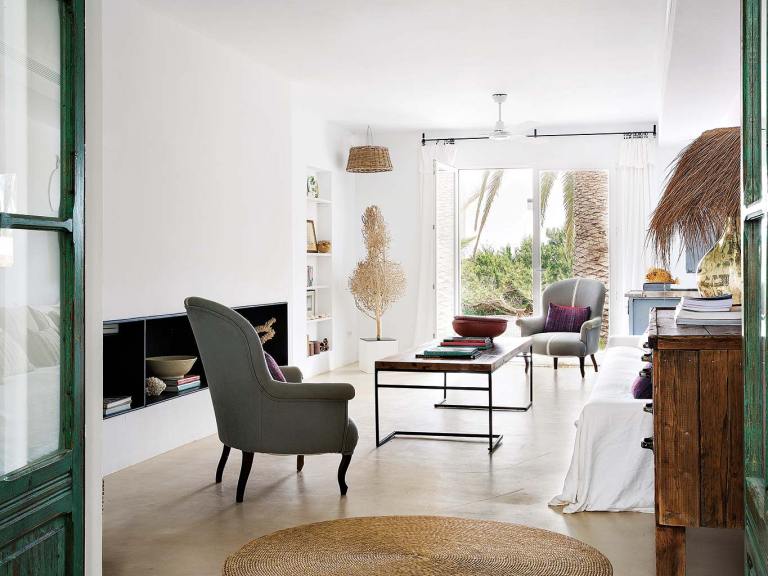 una casa en Ibiza con un estilo muy natural