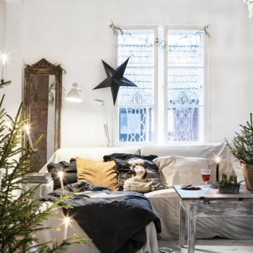 Blanca Navidad en una casa escandinava