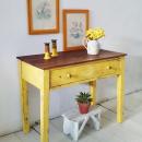Antigua mesa tocinera en amarillo decapado y madera