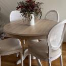 mesa de comedor redonda en madera y blanco
